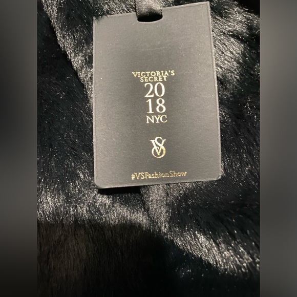 Victoria’s Secret new with tags faux fur jacket, 2018 fashion show foil graphics - Picture 9 of 10